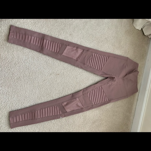 ALO Yoga high waist moto Leggings - Picture 2 of 4